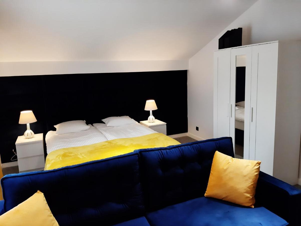 Apartament Willa Pod Sosnami Zator Przeciszow Exteriör bild